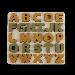 Nahrungsmittelgrad-Kindersilikon-Puzzlespiel mit Buchstabe-Alphabet-Form