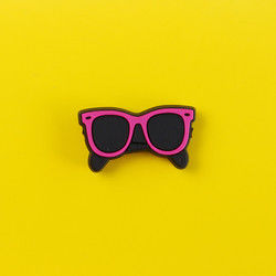 Kundenspezifische Zahnensilikon-Perlen mit Sommer-Sonnenbrille-Bikini-Badeanzug-Form