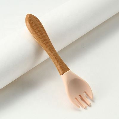 Nahrung ordnen die Silikon-Gabeln und Löffel, die mit Holzgriff hitzebeständig sind