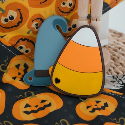 Buntes Halloween-Silikon Beißring mit Hexen-Hut-Süßigkeits-Mais-Form
