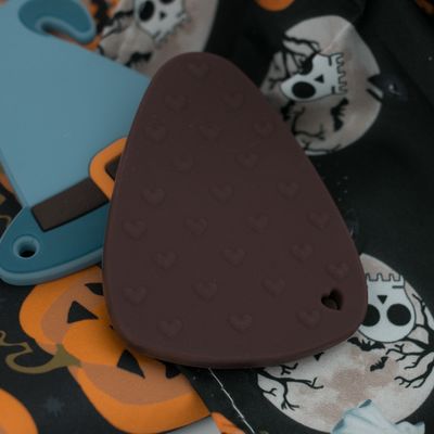 Buntes Halloween-Silikon Beißring mit Hexen-Hut-Süßigkeits-Mais-Form