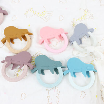 Form Karikatur-Silikon-Baby Beißring Toy With Penguin Unicorn Raccoon