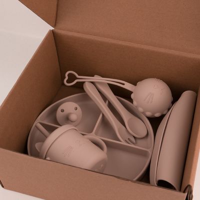 Maßgeschneiderte Box für Kleinkinder Silikon-Tischgeschirr Set mit Tasse Teller Schüssel Löffel Gabel Bib