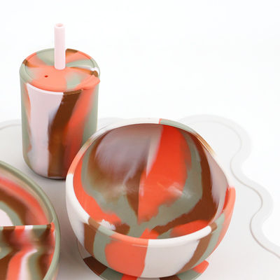 Schöne Farben Silikon-Dinner Set Anti-Slip Unzerbrechliche Silikon-Saugplatte Schüssel Essen Set