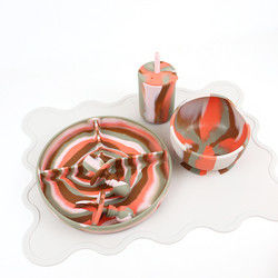 Schöne Farben Silikon-Dinner Set Anti-Slip Unzerbrechliche Silikon-Saugplatte Schüssel Essen Set