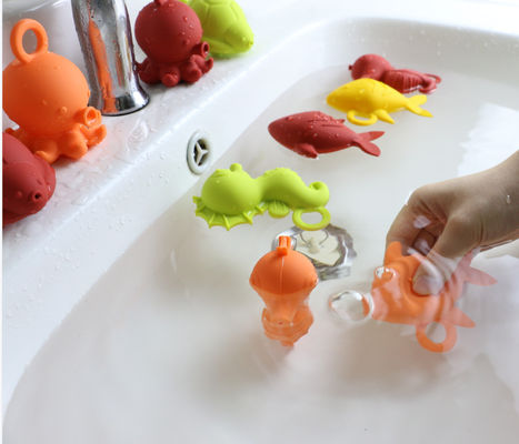 Glänzende Farbspielt gummibaby-Silikon BPA, das für das Baby-Wasser-Schwimmen frei ist