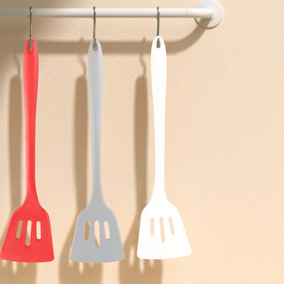 Roter Gray White Colors Silicone Kitchenware stellte Spachtel-heißen Beweis mit Panton-Farbe ein