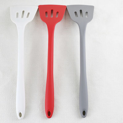 Roter Gray White Colors Silicone Kitchenware stellte Spachtel-heißen Beweis mit Panton-Farbe ein