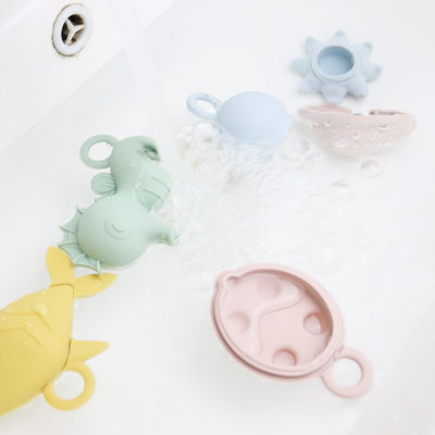 Neuzugangkinderkinder, die Bad Silikonspielwaren bpa freie Nahrungsmittelgradzahnensilikonwasserspielwaren schwimmen