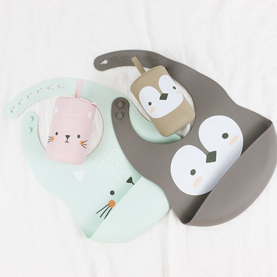 Custom Soft And Comfortable Material Silikon Baby Fütterung Bib mit niedlichem Cartoon-Design