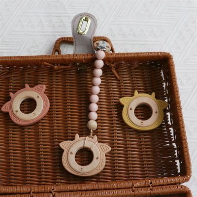 Multifunktionales Silikon-Babytandhalter mit zersetzbarem Zahnring aus Holz
