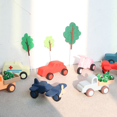 Neue Ankunft Silikonfahrzeug-Spielzeug für Babys Süßes Krankenwagen-Fahrzeug Rutsch-Spielzeug