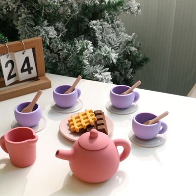 Neueste Kinder-Spielzeug BPA-frei Lebensmittel-Grade 17pcs Set Silikon Tasse Löffel Küste Dessert Teekanne Spielzeug-Kit
