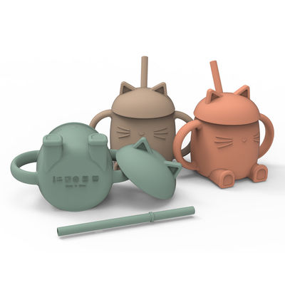 Druckgeschneiderte Silikon-Sippy-Tasse mit Stroh