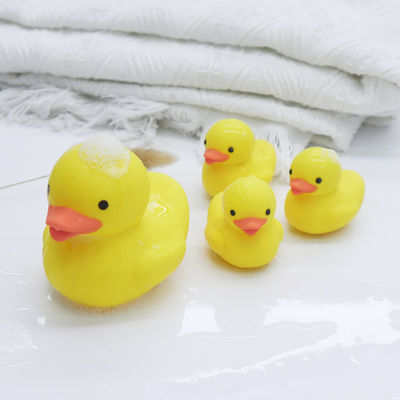 Silikonfabrik kundenspezifisches ODM OEM Babybadenspielzeug PVC frei BPA freies sicheres Material 100% Silikon Enten Spielzeug