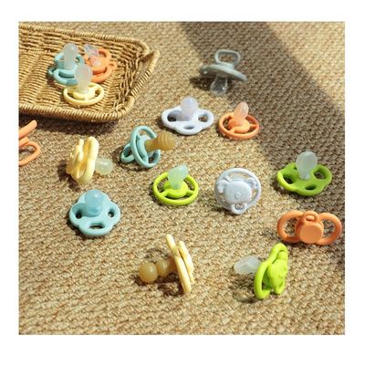 Großhandel verschiedene Farben auf Lager schnelle Lieferung frei von BPA Baby Zähne beruhigend Kind weiches Silicone Schnuller