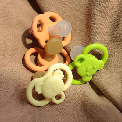 Großhandel verschiedene Farben auf Lager schnelle Lieferung frei von BPA Baby Zähne beruhigend Kind weiches Silicone Schnuller