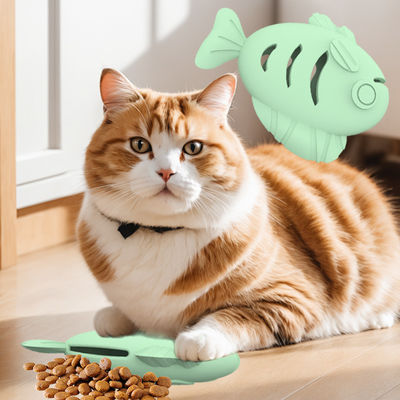 Großhandel farbenfrohe BPA-freie Lebensmittelqualität Silikon für Haustiere Hundetraining Fischform Spielzeug Snack Langsam Leck Silikon-Fütterung Fisch Spielzeug